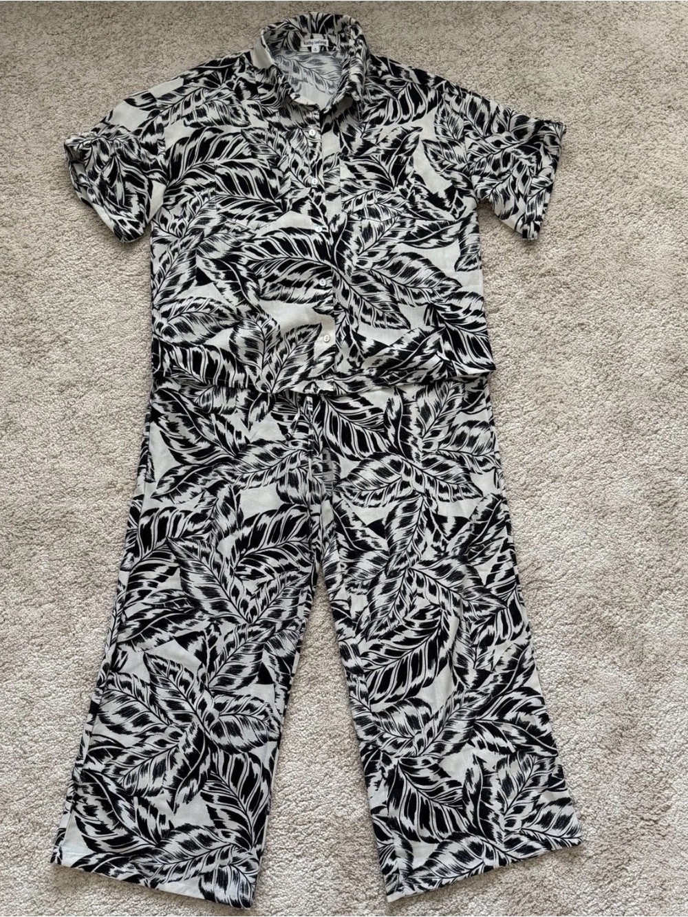kathy ireland Black and White Leaf Print Two-Piece Set